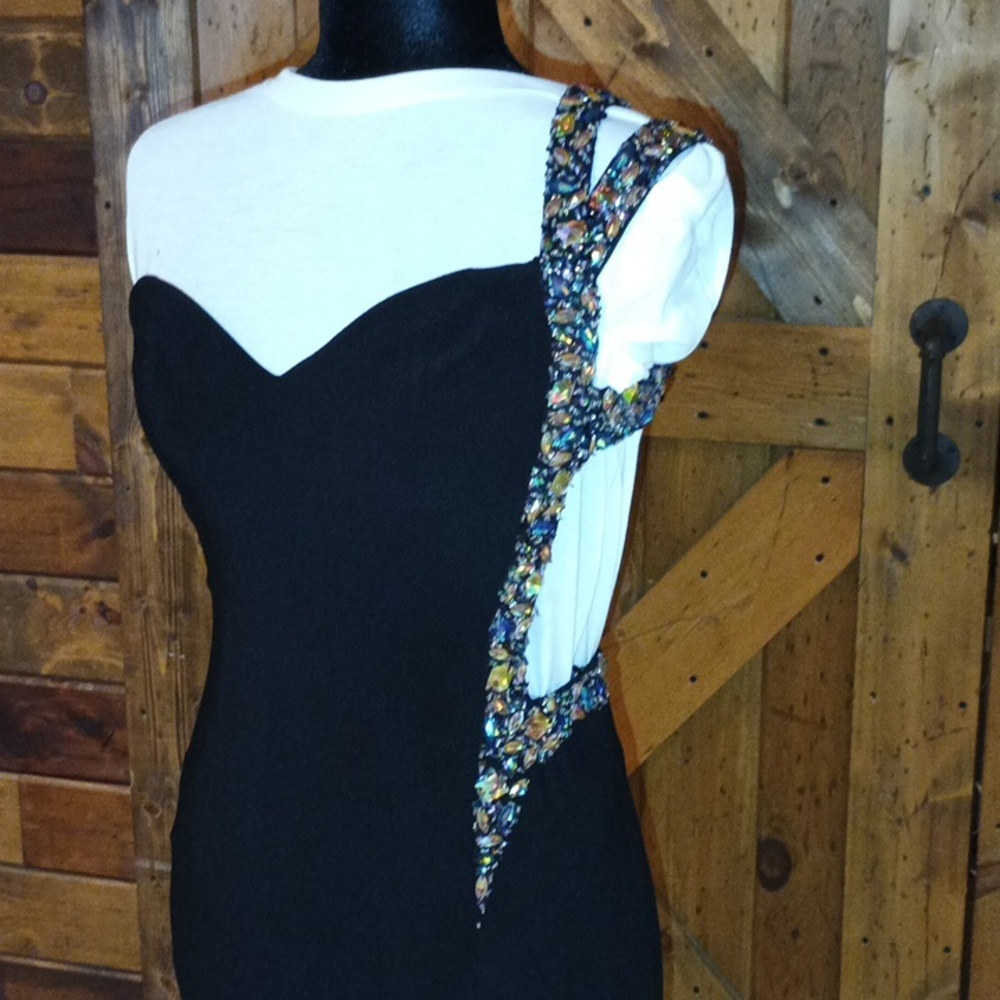 Black prom dress - Picture 3 of 8